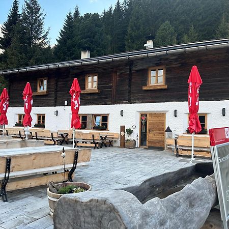 Peer Alm Hotel Navis Exterior photo